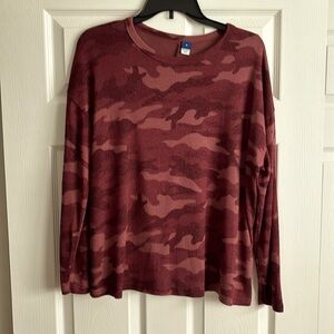 OLD NAVY BRUSHED KNIT TUNIC-Red Camo in Size Medium